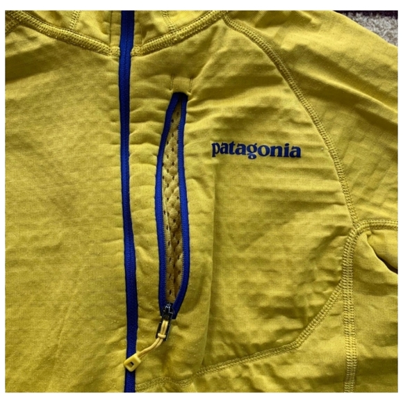• SOLD• Patagonia R1 Pullover XS - Picture 5 of 13